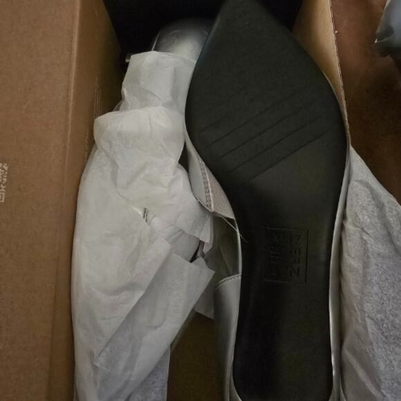 Naturalizer Gallent Kitten-Heel Pumps in Silver NEW Size 8 1/2 M0 - Picture 8 of 9